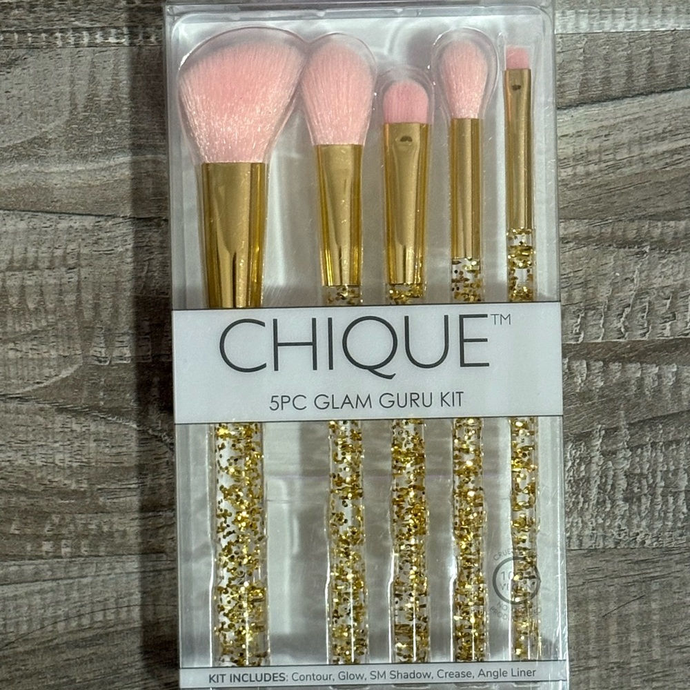 ! NEW! Chique 5 Piece Pink and Gold Makeup Brush Kit Set